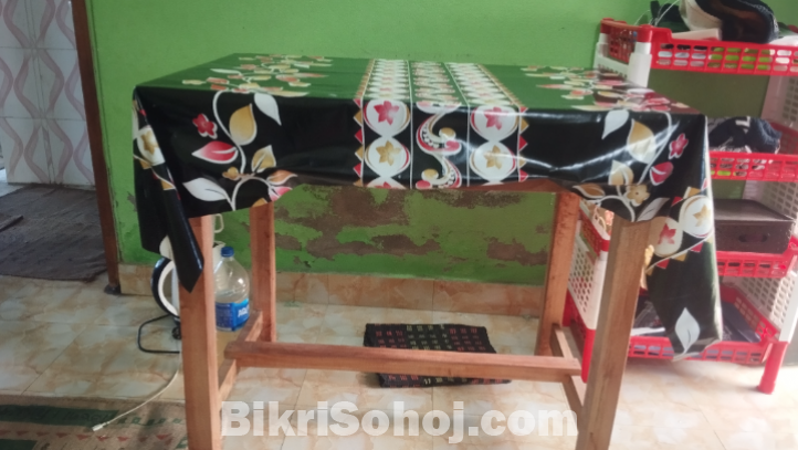 টেবিল ও চেয়ার